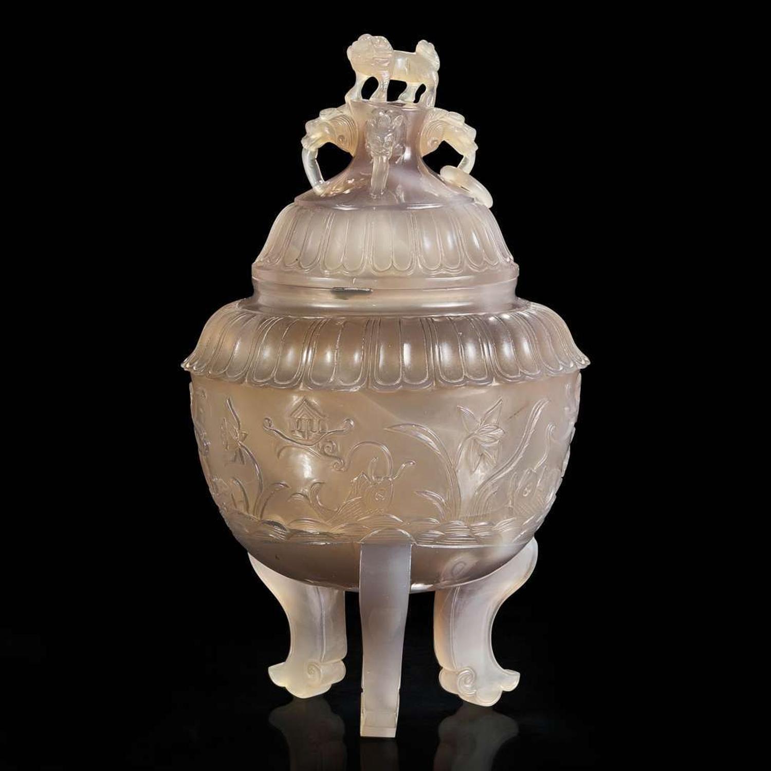 A Chinese carved agate censer and cover 玛瑙带盖香炉