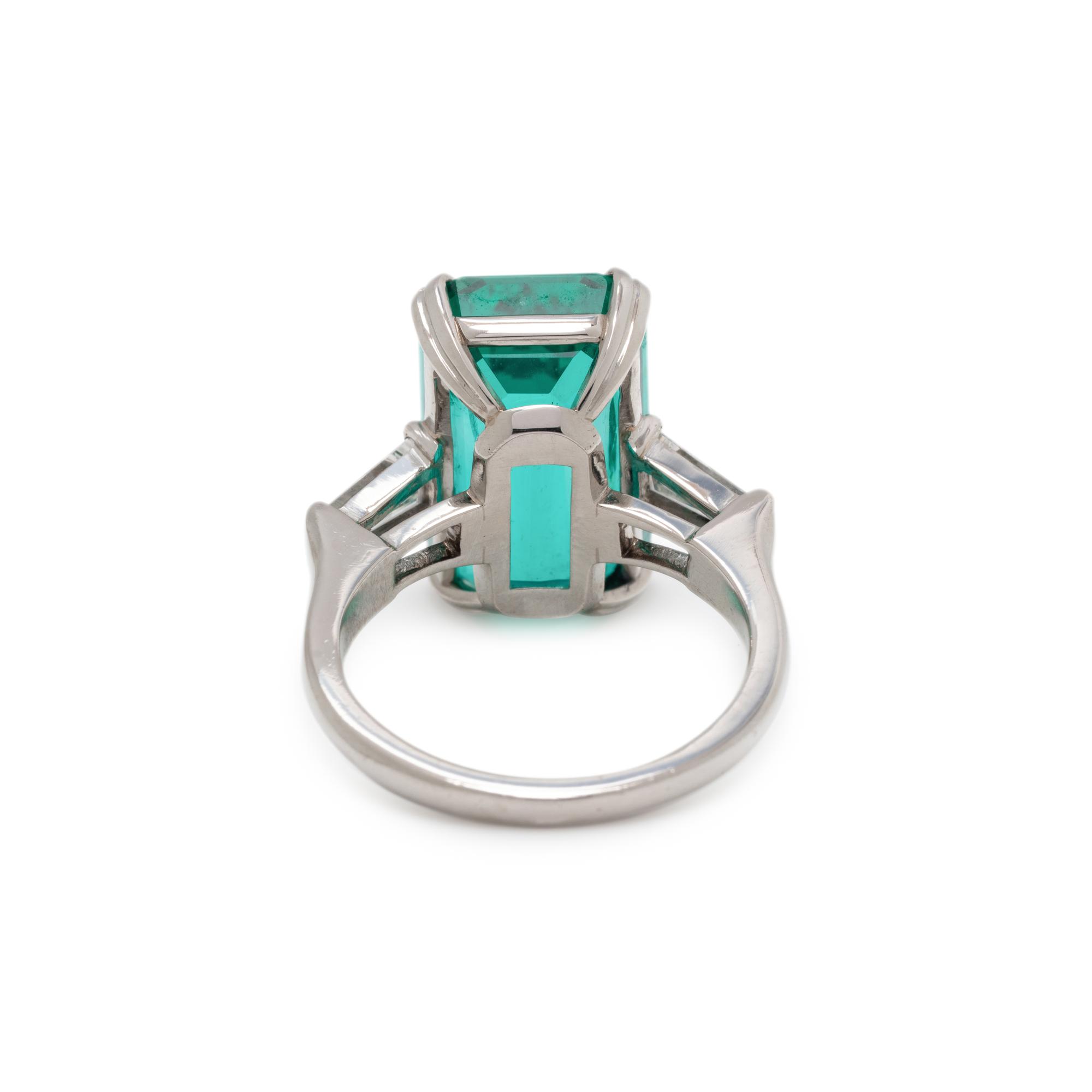 GRAFF, COLOMBIAN EMERALD AND DIAMOND RING