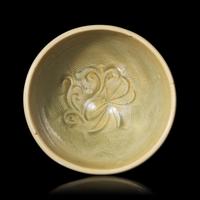 A Chinese Yaozhou Style Celadon Glazed Tea Bowl 耀州窯落花流水刻划花碗