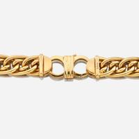 A gold necklace, Urbano