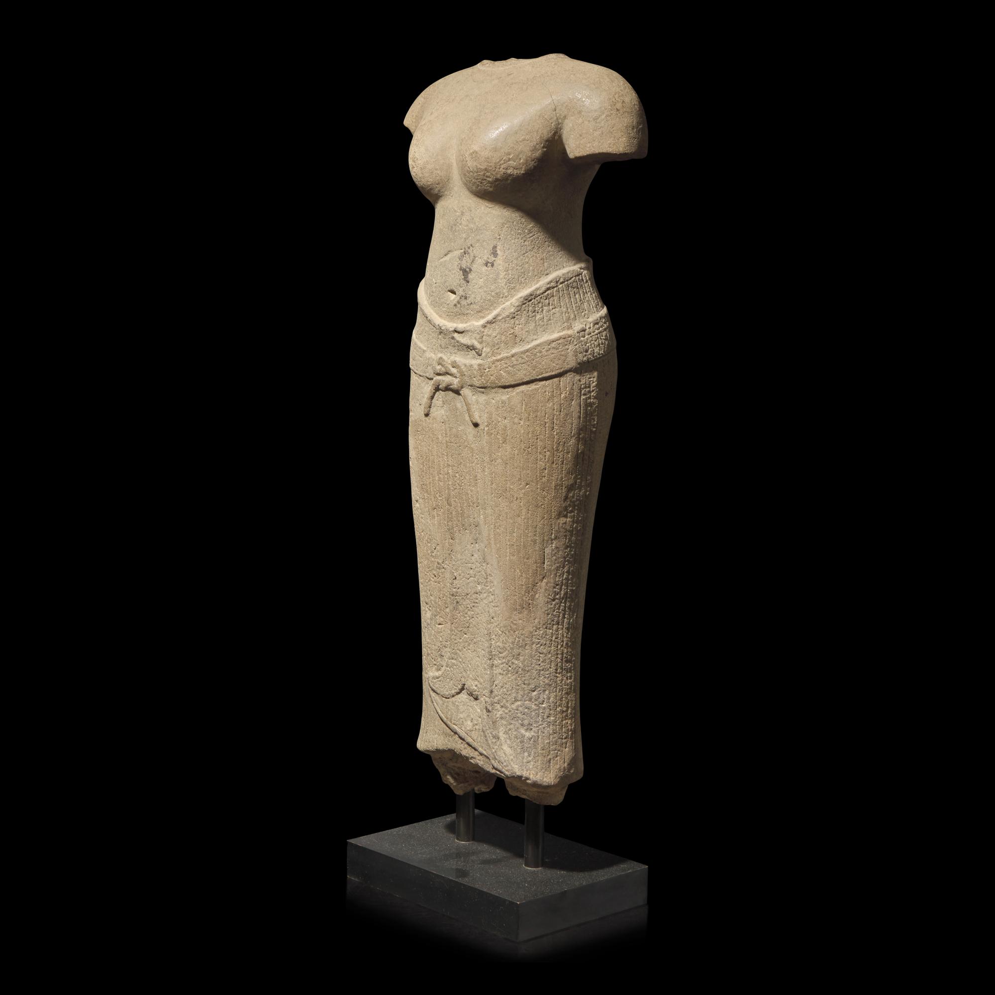 A Khmer Stone Torso of Uma, Baphuon Period — 十-十一世紀 柬埔寨吳哥巴普昂寺風格女神像