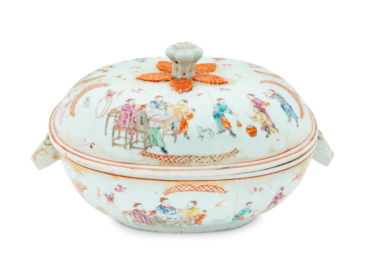 A Chinese Export Porcelain Tureen