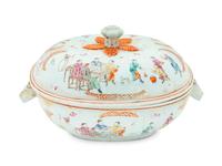 A Chinese Export Porcelain Tureen