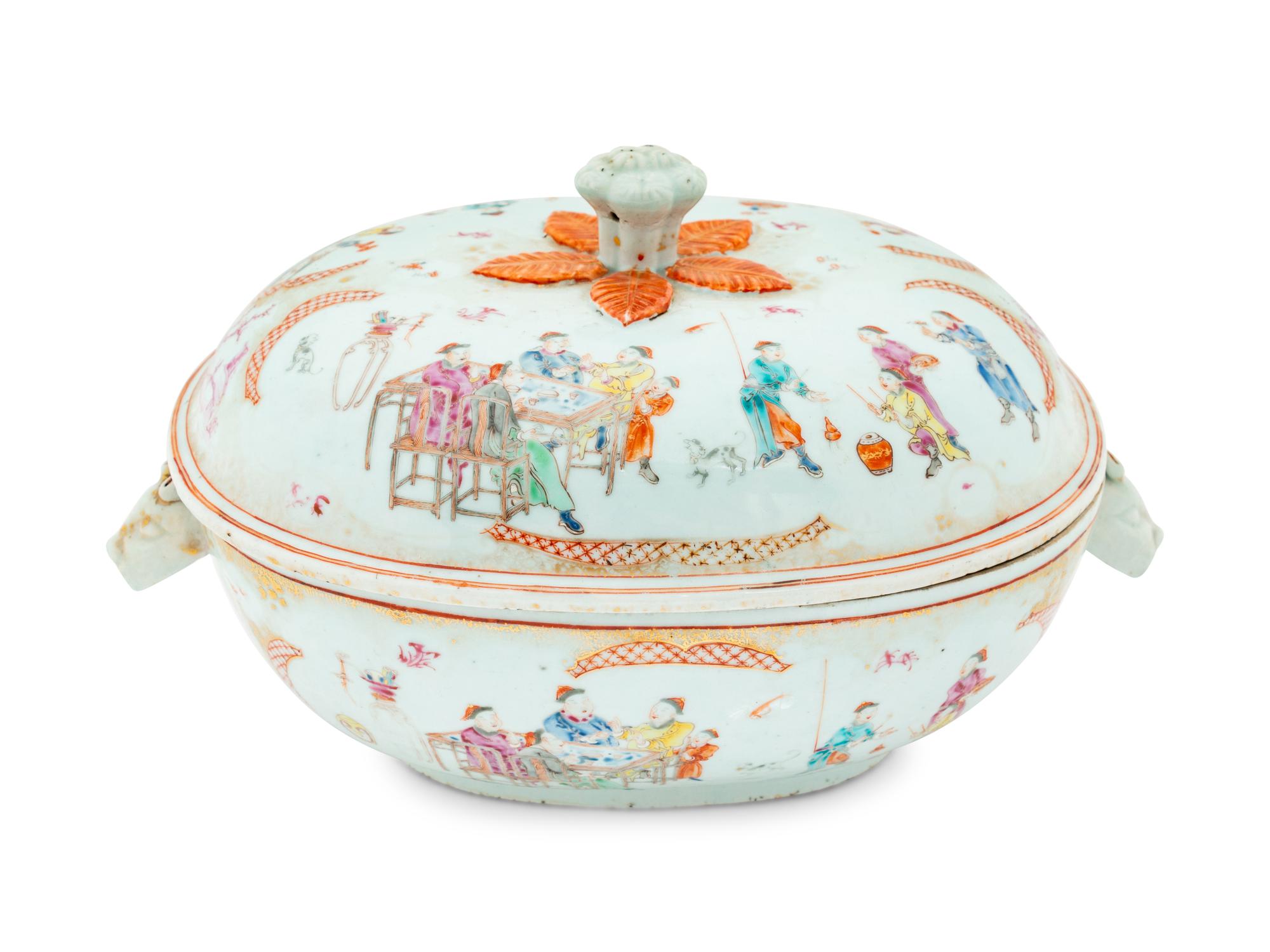A Chinese Export Porcelain Tureen