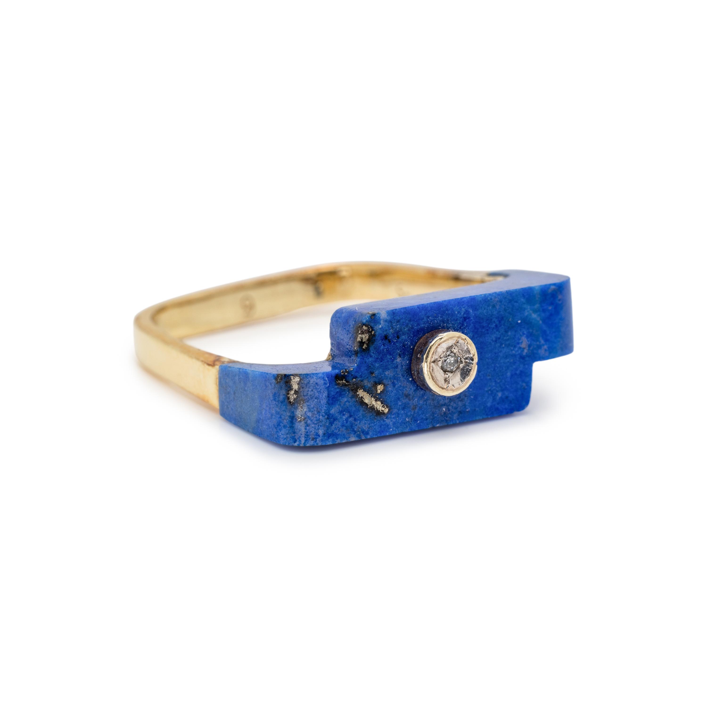 COLLECTION OF YELLOW GOLD AND LAPIS LAZULI JEWELRY