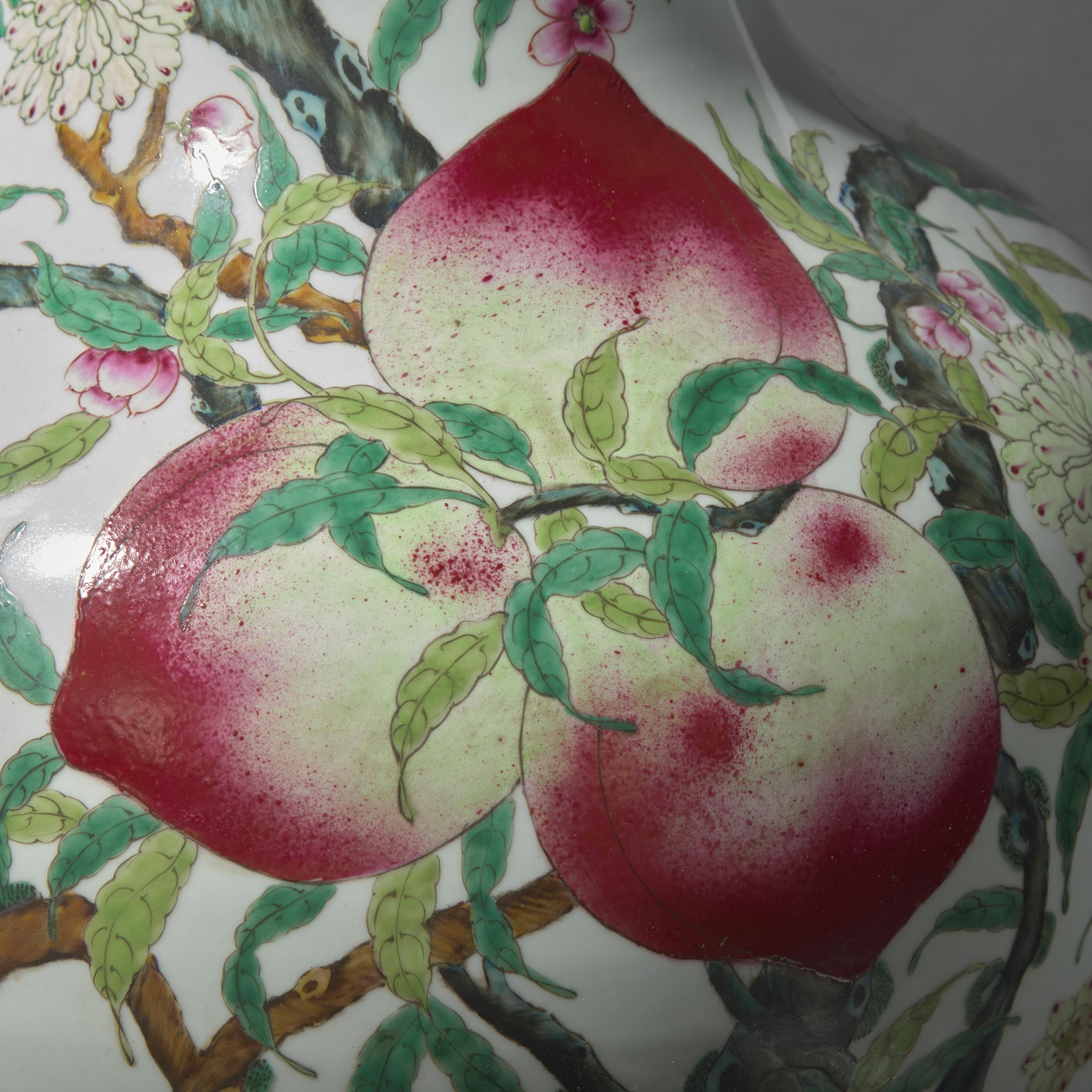 A Very Large Chinese Famille Rose Porcelain 'Nine Peaches' Tianqiuping Vase, 20th Century — 近代 粉彩九桃天球瓶