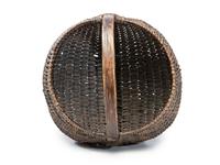 A Stained Splint Buttocks Basket