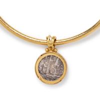 ELIZABETH LOCKE, YELLOW GOLD COLLAR NECKLACE AND PENDANTS