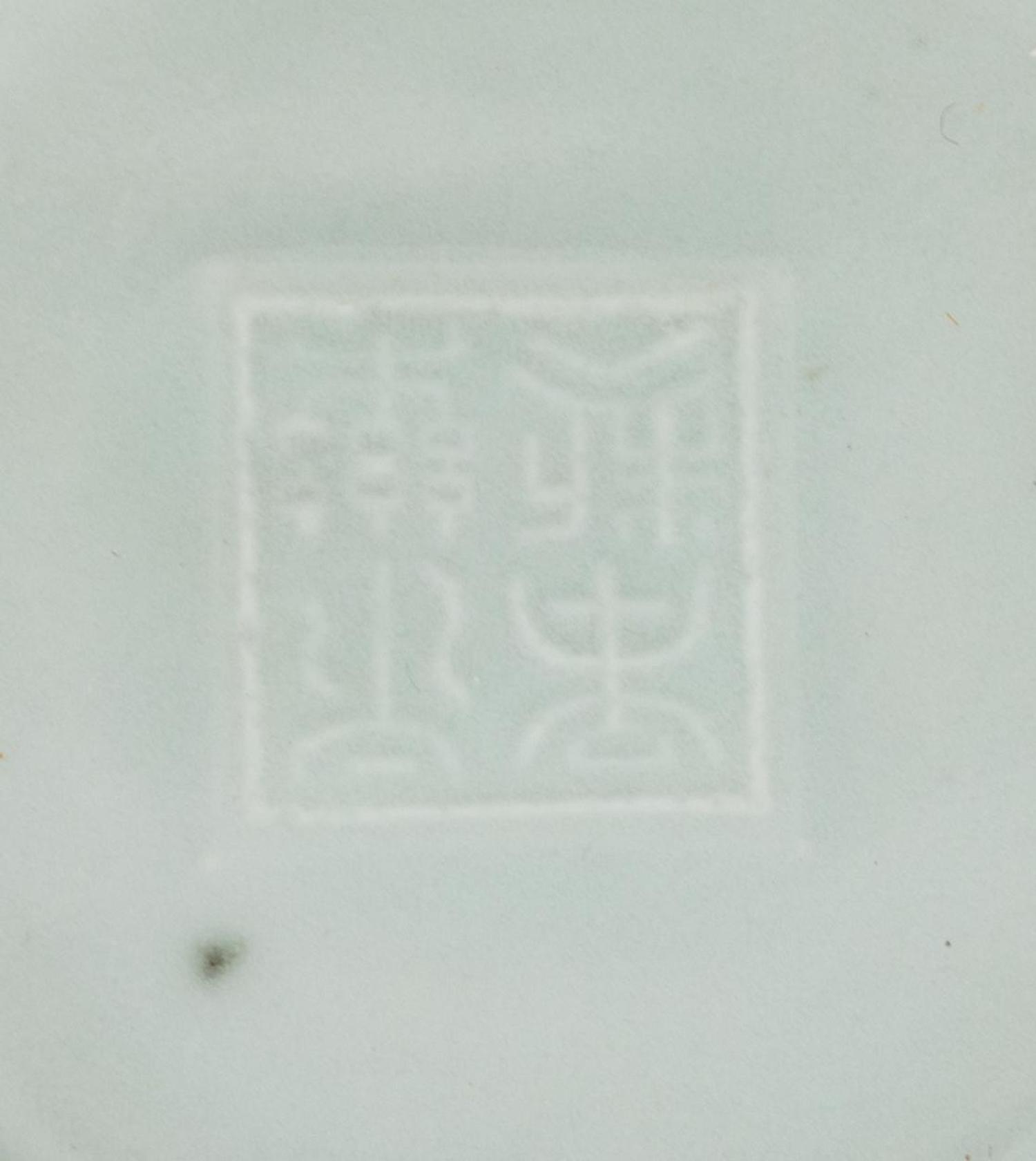 Twenty-one Chinese Porcelain Articles