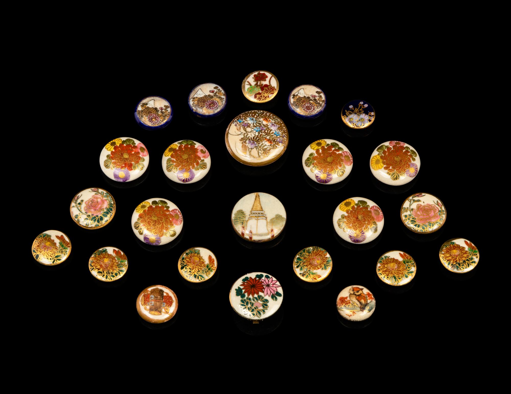 24 Japanese Satsuma Buttons