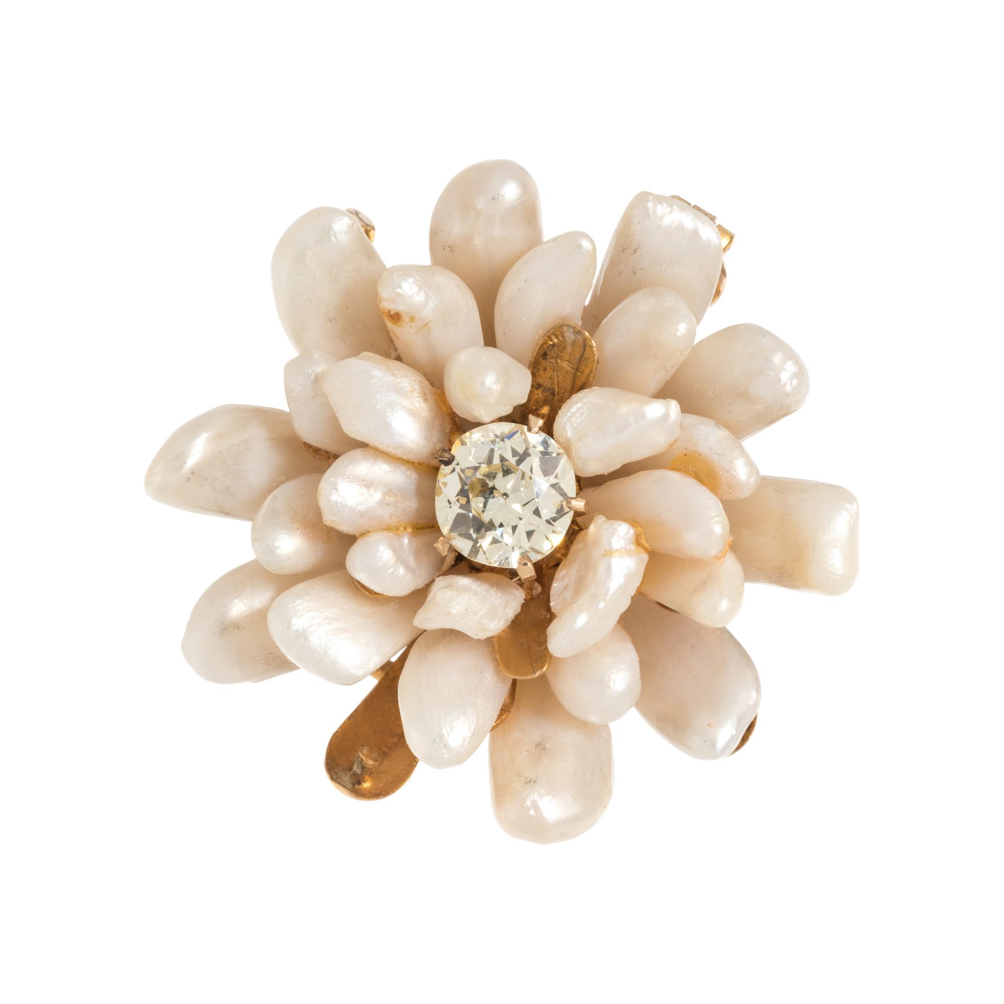 DIAMOND AND FRESHWATER BAROQUE PEARL FLOWER PENDANT/BROOCH