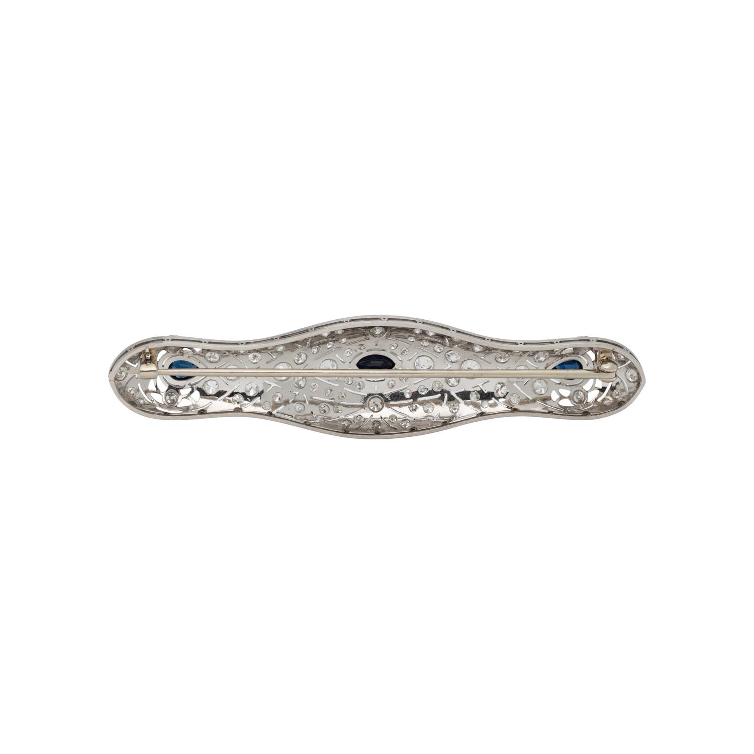 ART DECO, DIAMOND AND SAPPHIRE BROOCH