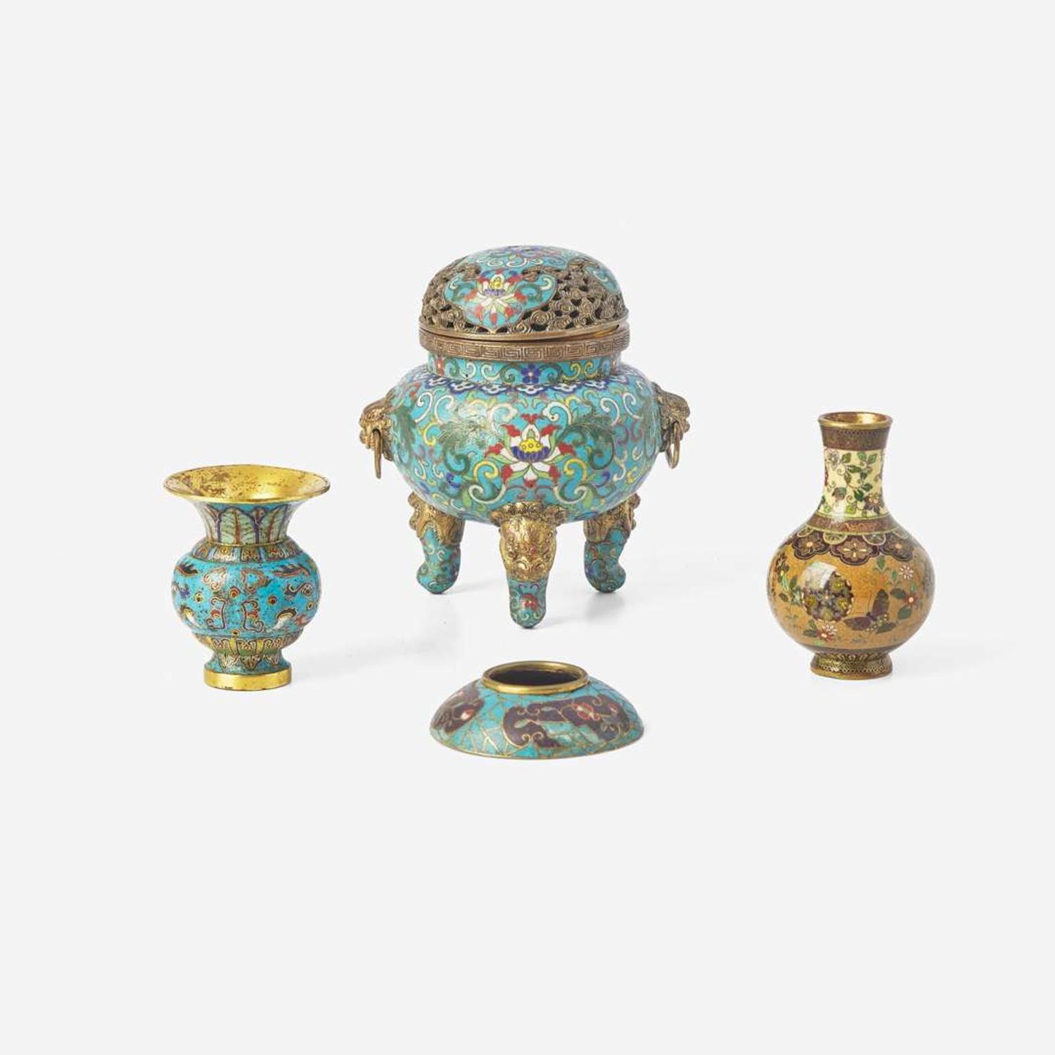 A group of four Chinese and Japanese cloisonné items 古中國日本景泰藍一組四件 Qianlong period to late 19th century ????????