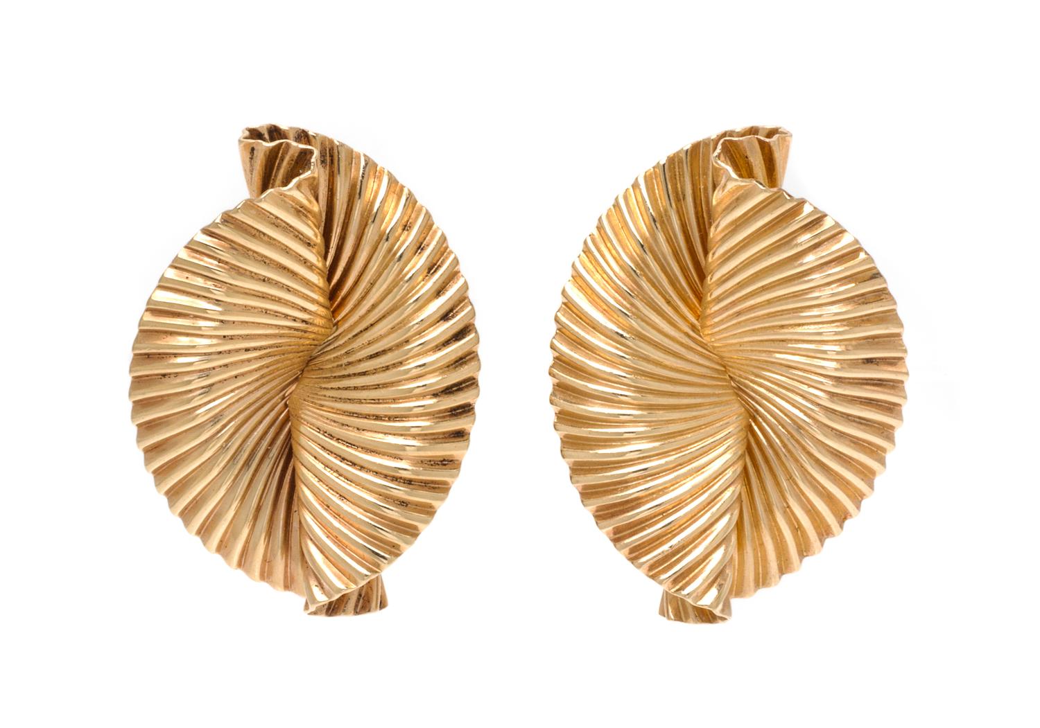 A Pair of Retro Yellow Gold Earrings, 6.40 dwts.