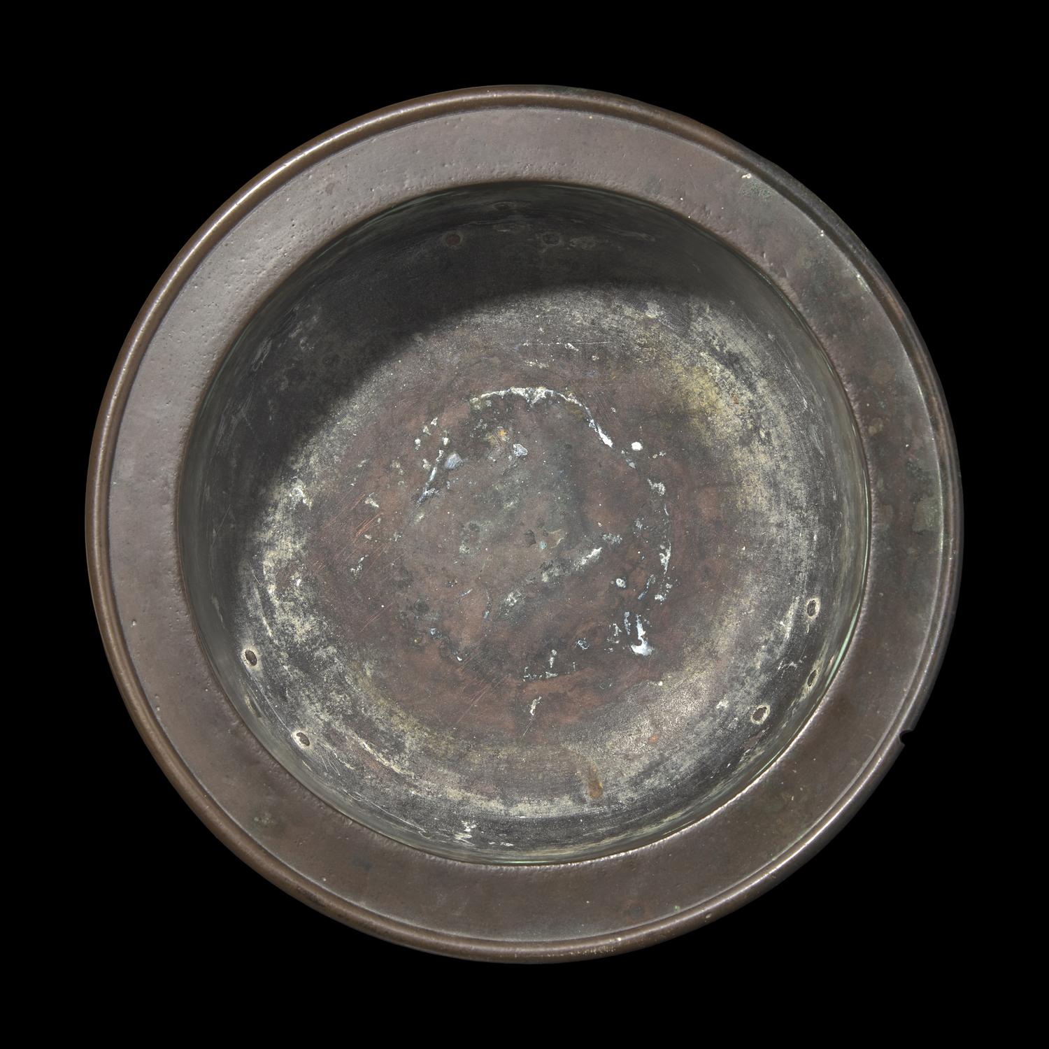 A Patinated Bronze Tripod Brazier, 18th/19th Century 清中期 三足銅火盆