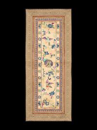 A Collection of 33 Chinese Embroidered Silk Panels 近代 綉片33幅