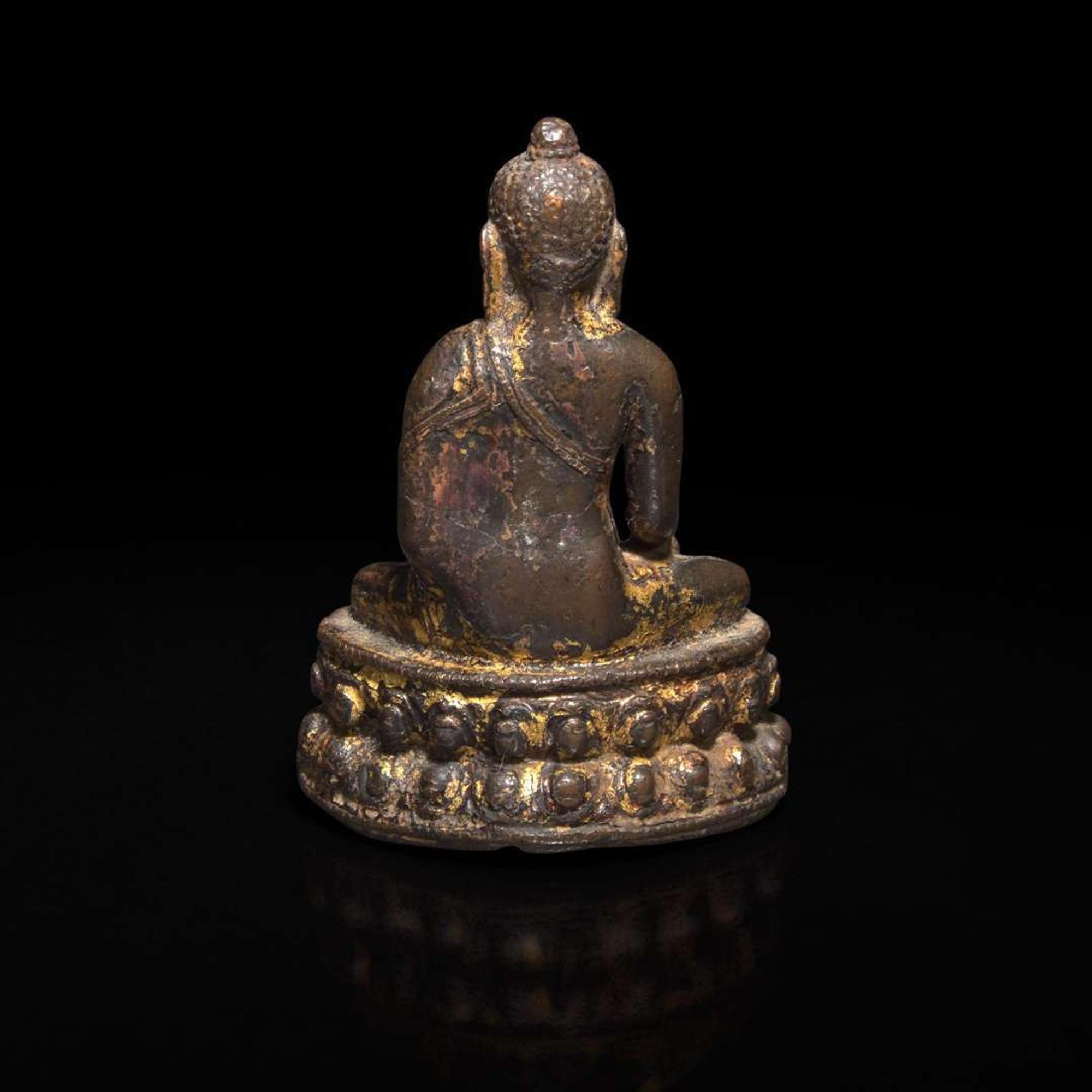 A small Indian or Himalayan gilt copper alloy figure of Buddha Akshobhya 印度或喜马拉雅铜鎏金阿閦佛 12th/14th Century or earlier ??????????