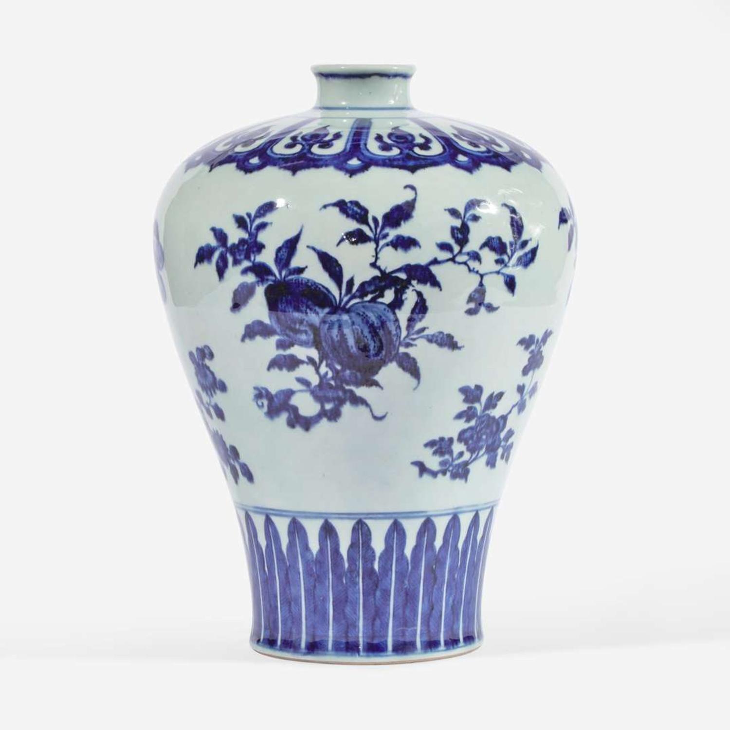 A fine and rare large Chinese blue and white porcelain Ming-style meiping vase 明式青花三多瑞果纹梅瓶 18th century ????