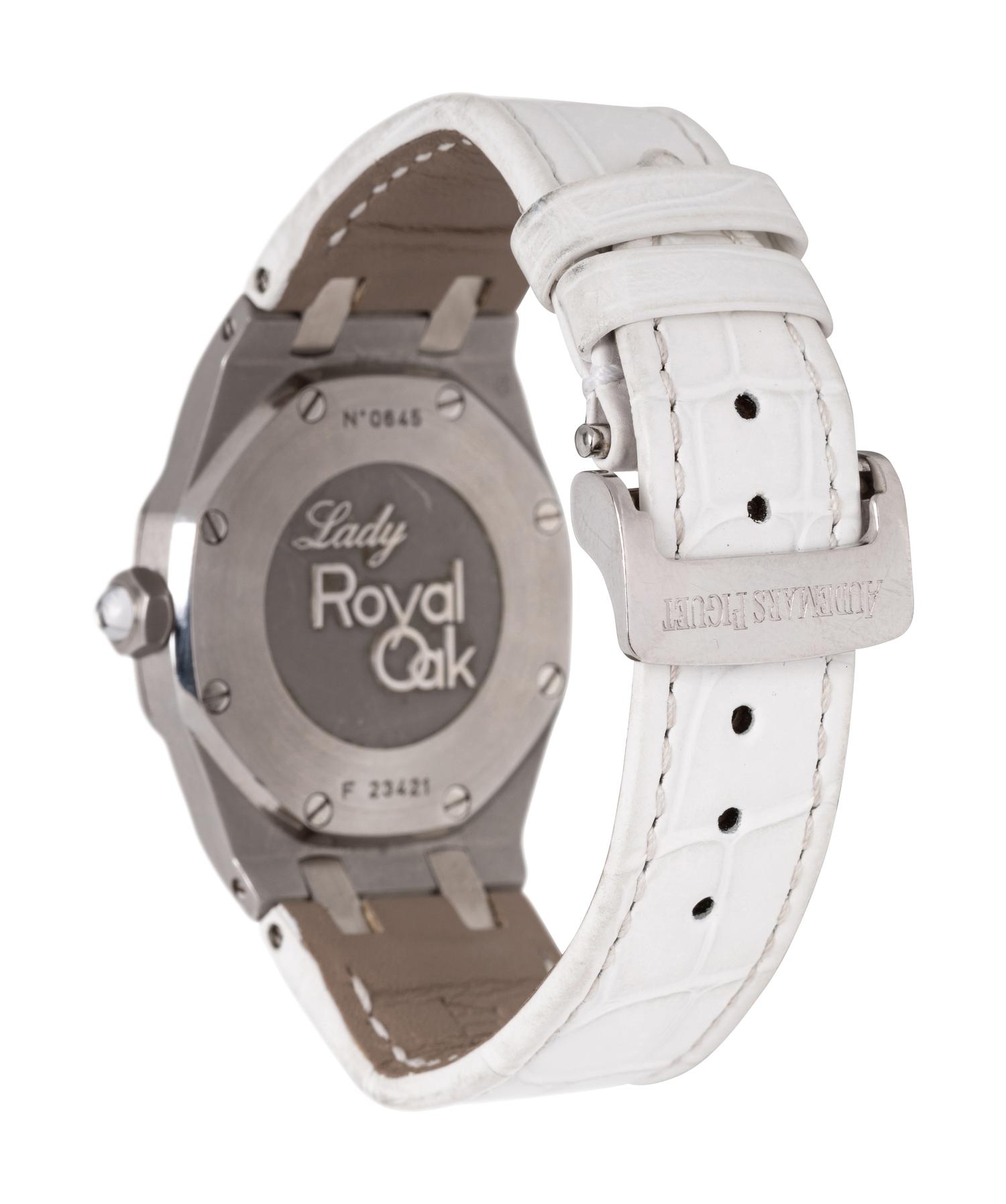 AUDEMARS PIGUET, REF. 67601ST STAINLESS STEEL AND DIAMOND 'LADY ROYAL OAK' DATE WATCH