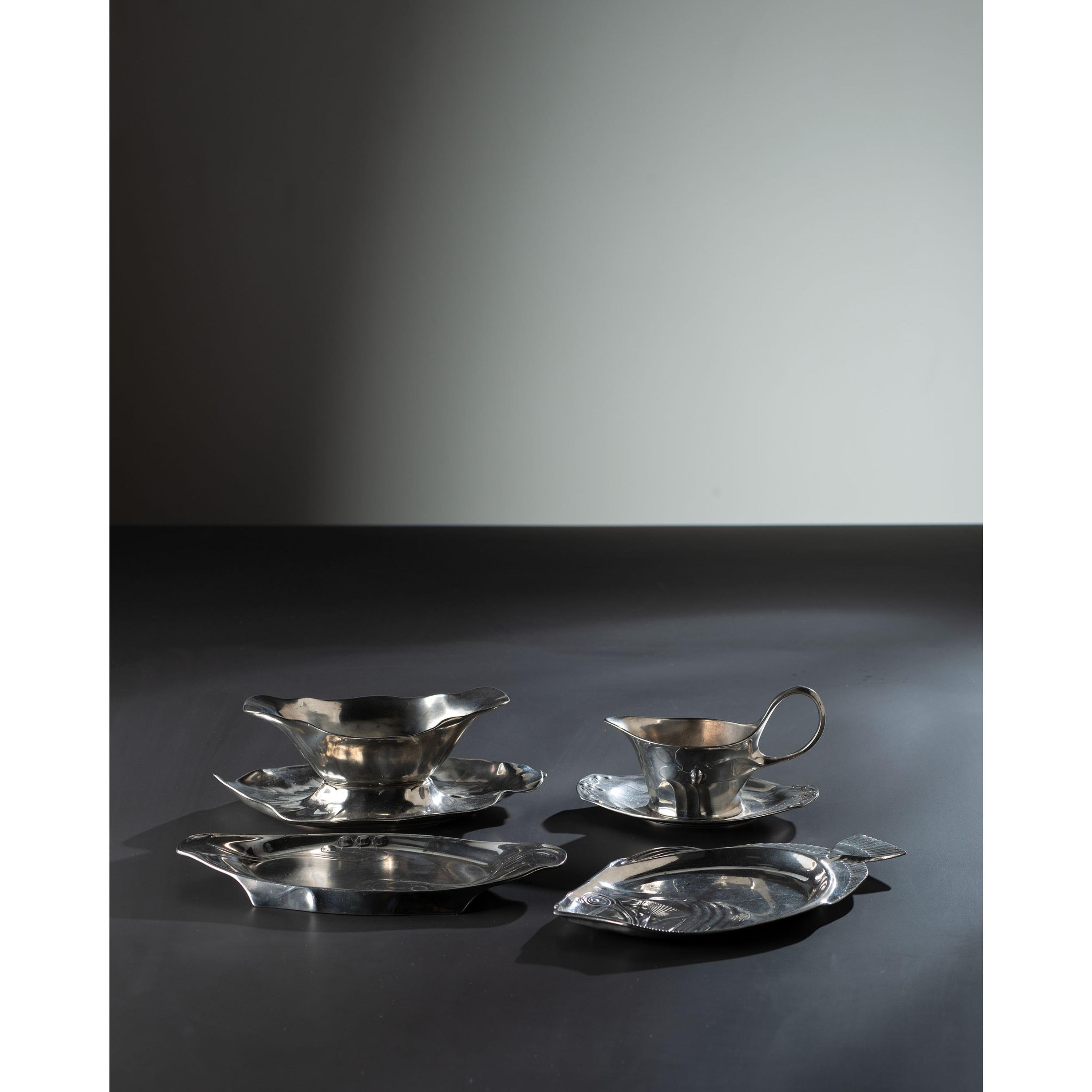 Four Kayserzinn Jugendstil Serving Articles