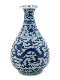 A Chinese Blue and White Porcelain 'Dragon' Bottle Vase