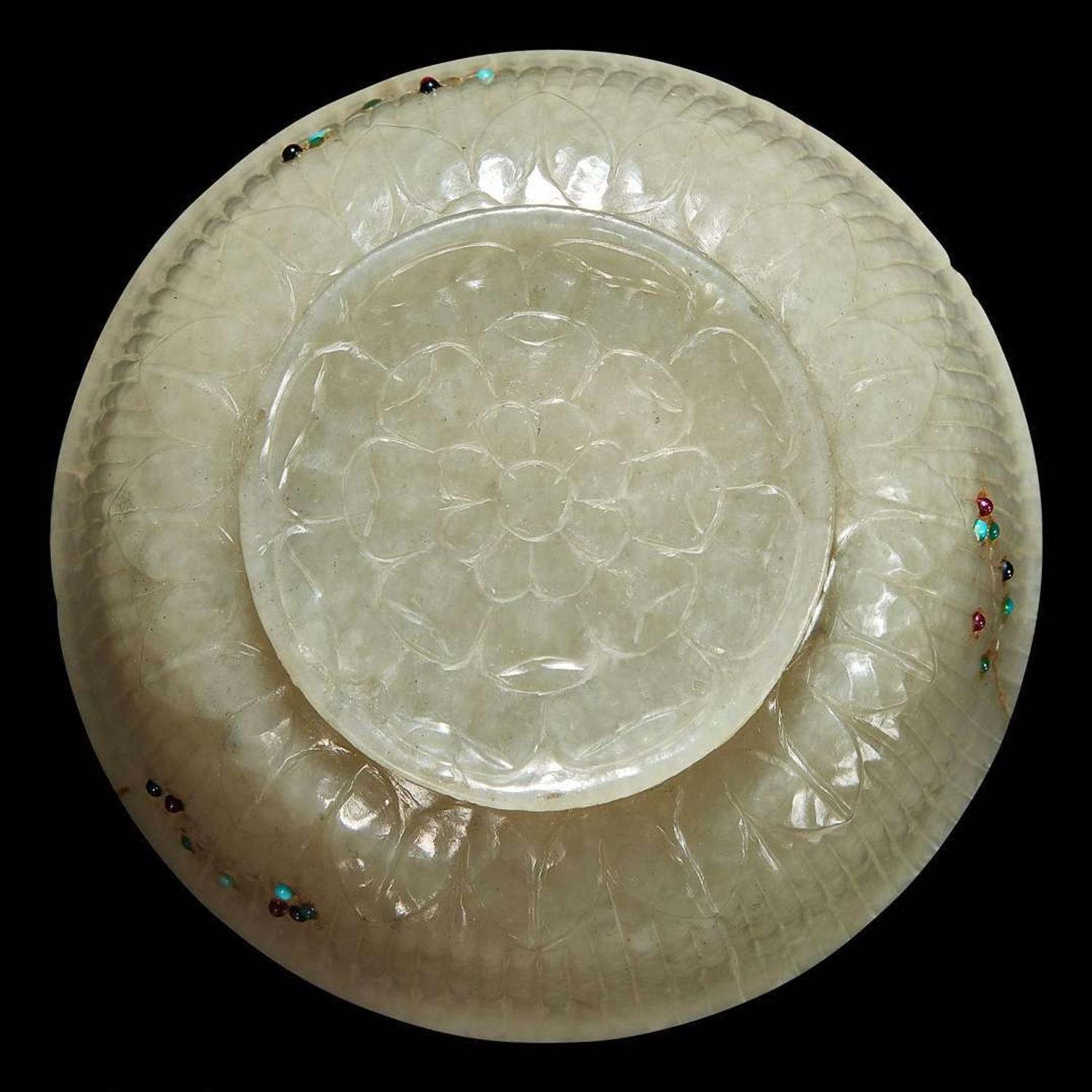 A Mughal-style embellished greyish jade small bowl 痕都斯坦风格灰玉嵌多宝小碗