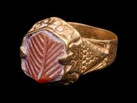 An Islamic Carnelian and Gold Finger Ring