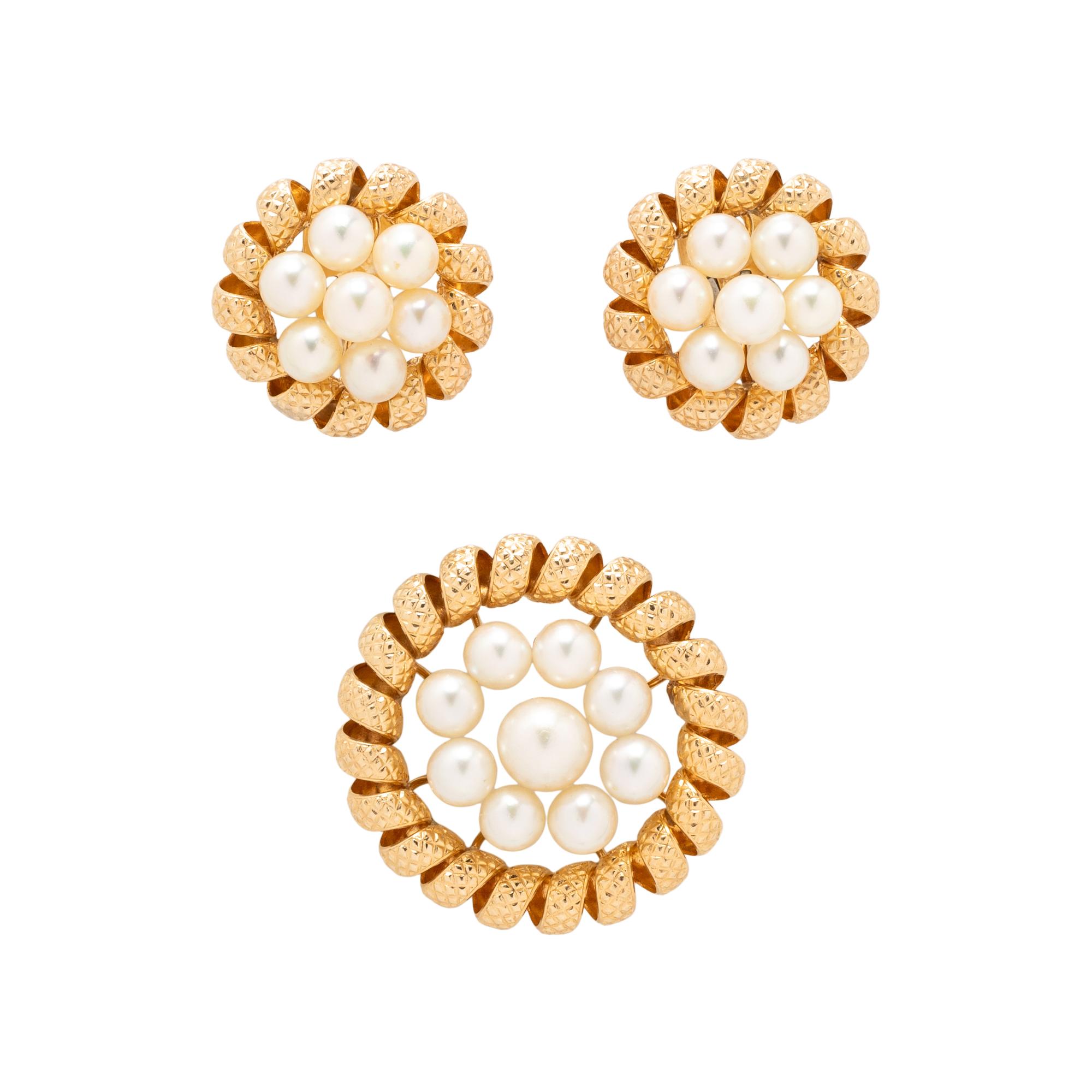 YELLOW GOLD AND CULTURED PEARL BROOCH AND CLIP EARRINGS
