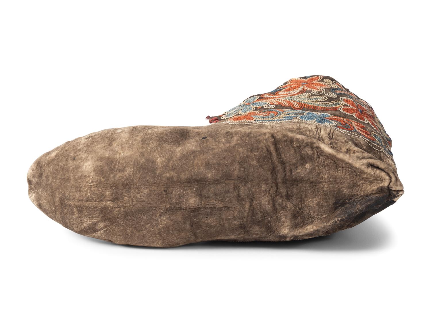 Huron Black-tanned Quilled Moccasin, Single
