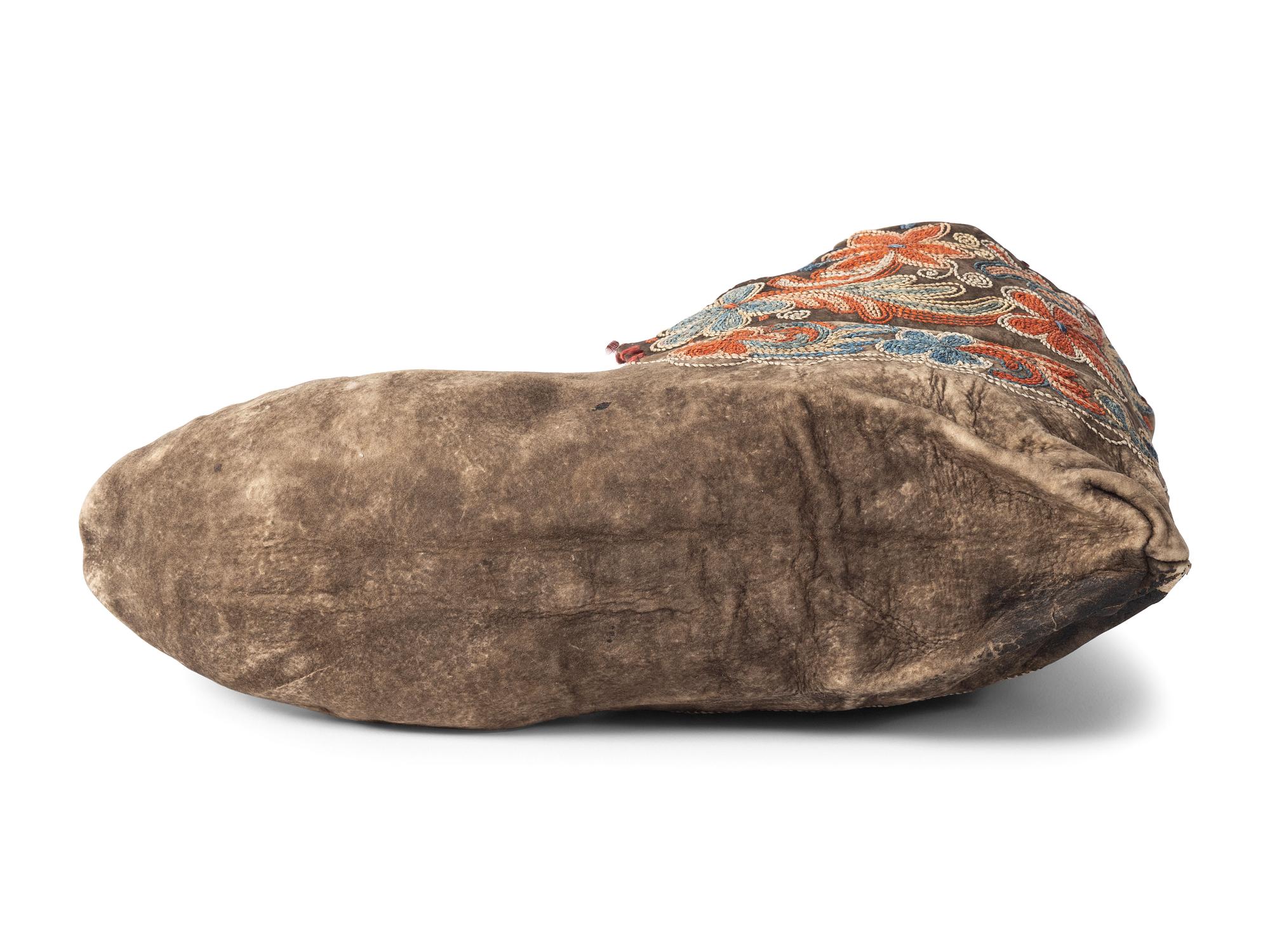 Huron Black-tanned Quilled Moccasin, Single
