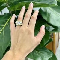 An 18K bicolor gold and diamond ring