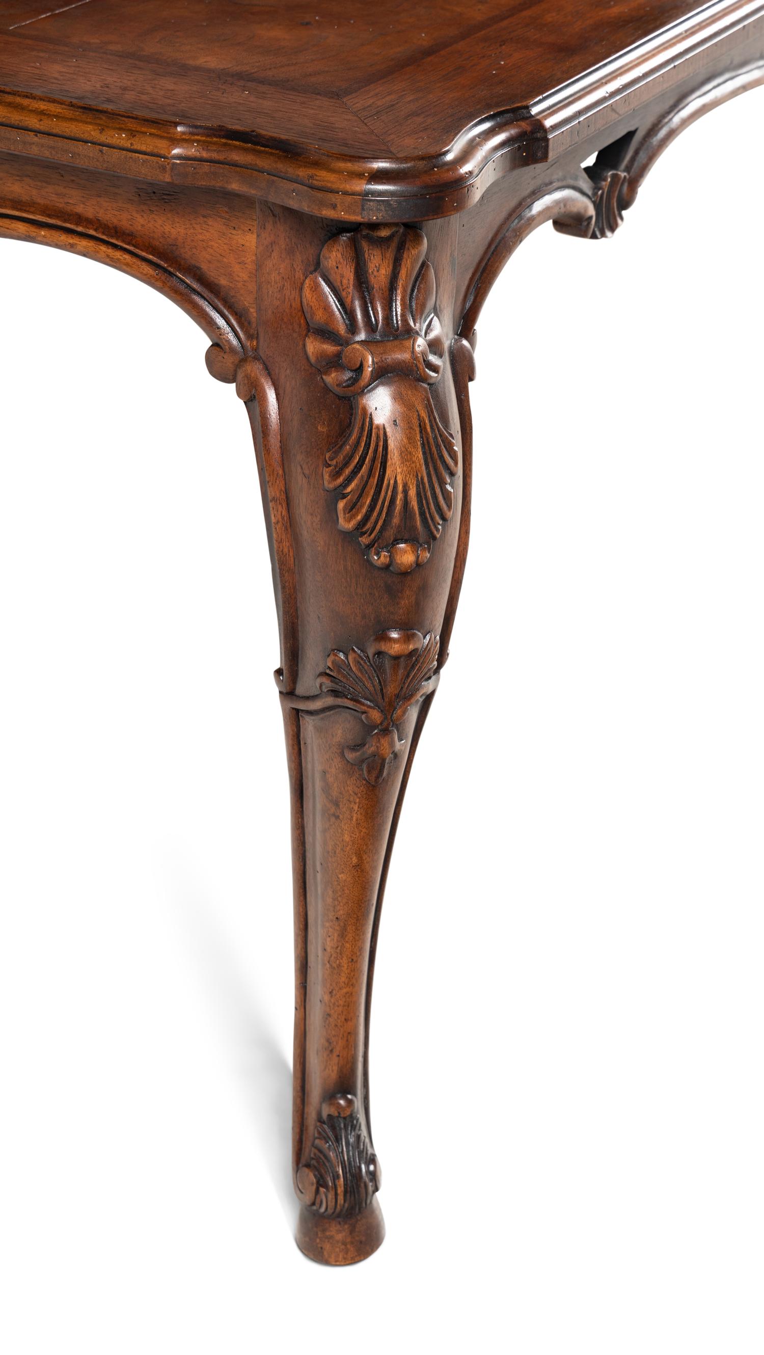 A Henredon George II Style Dining Table