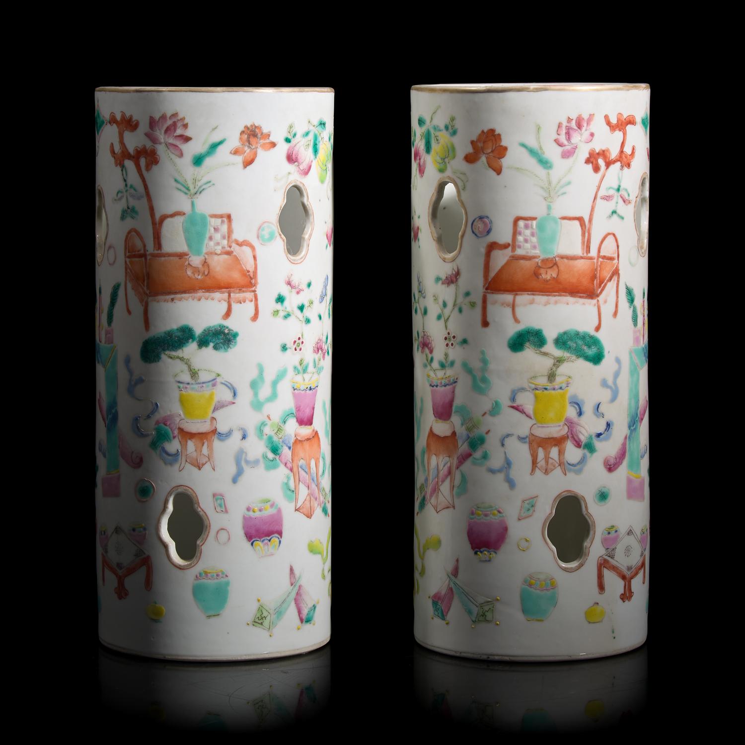 A Pair of Chinese Famile Rose Porcelain Hat Stands, Tongzhi Period 清同治 粉彩博古紋帽筒一對