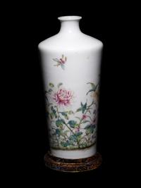 A Chinese Famille Rose Porcelain Vase