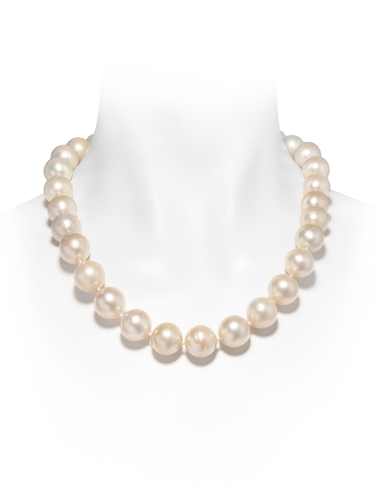 ANGELA PINTALDI, CULTURED SOUTH SEA PEARL NECKLACE
