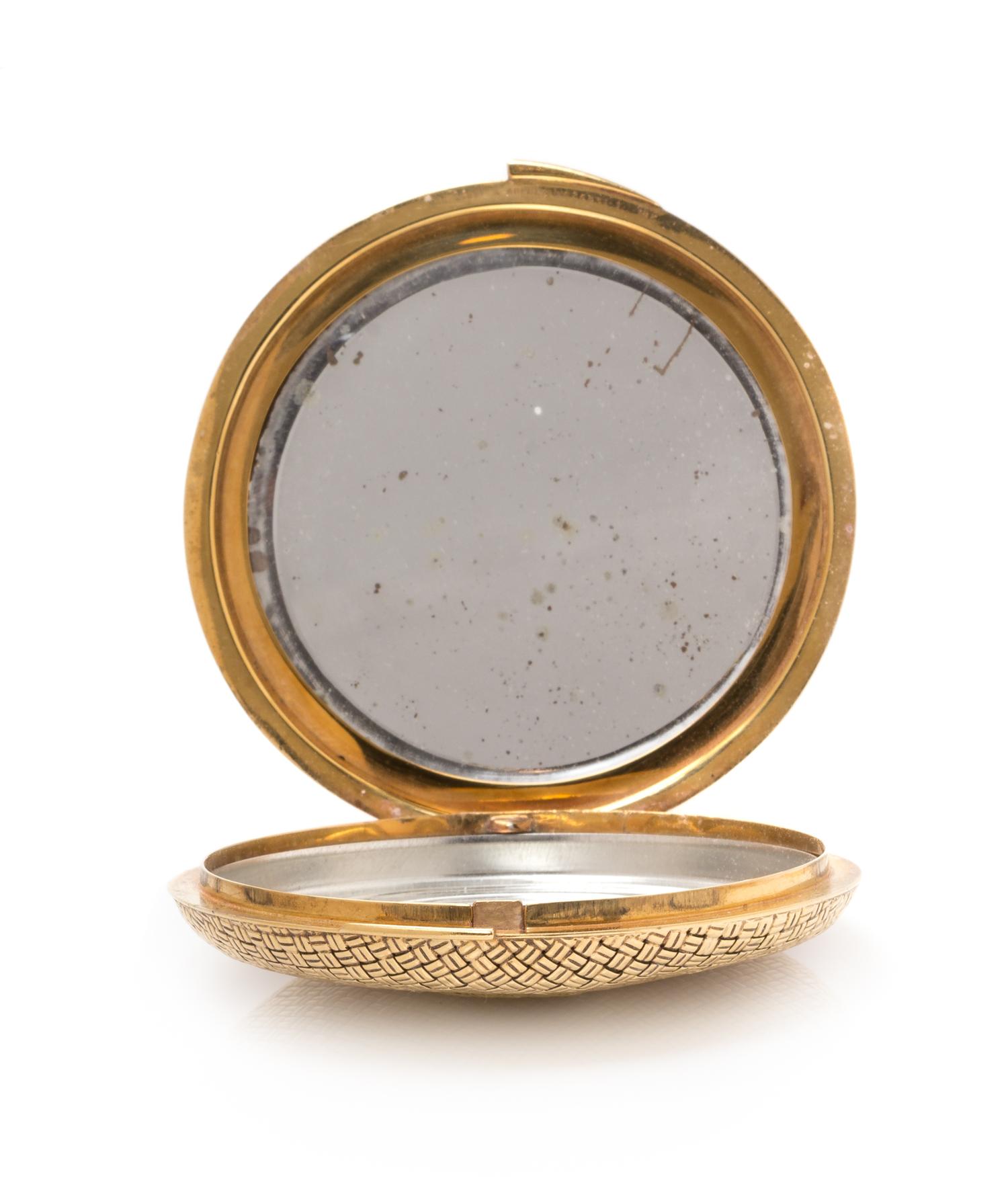 An 18 Karat Yellow Gold Compact, Van Cleef & Arpels, New York, 73.90 dwts.