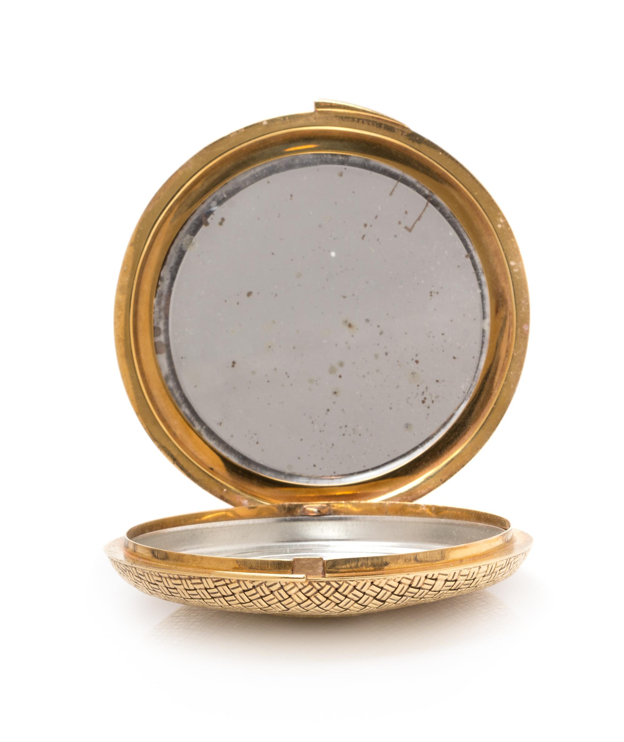 An 18 Karat Yellow Gold Compact, Van Cleef & Arpels, New York, 73.90 dwts.