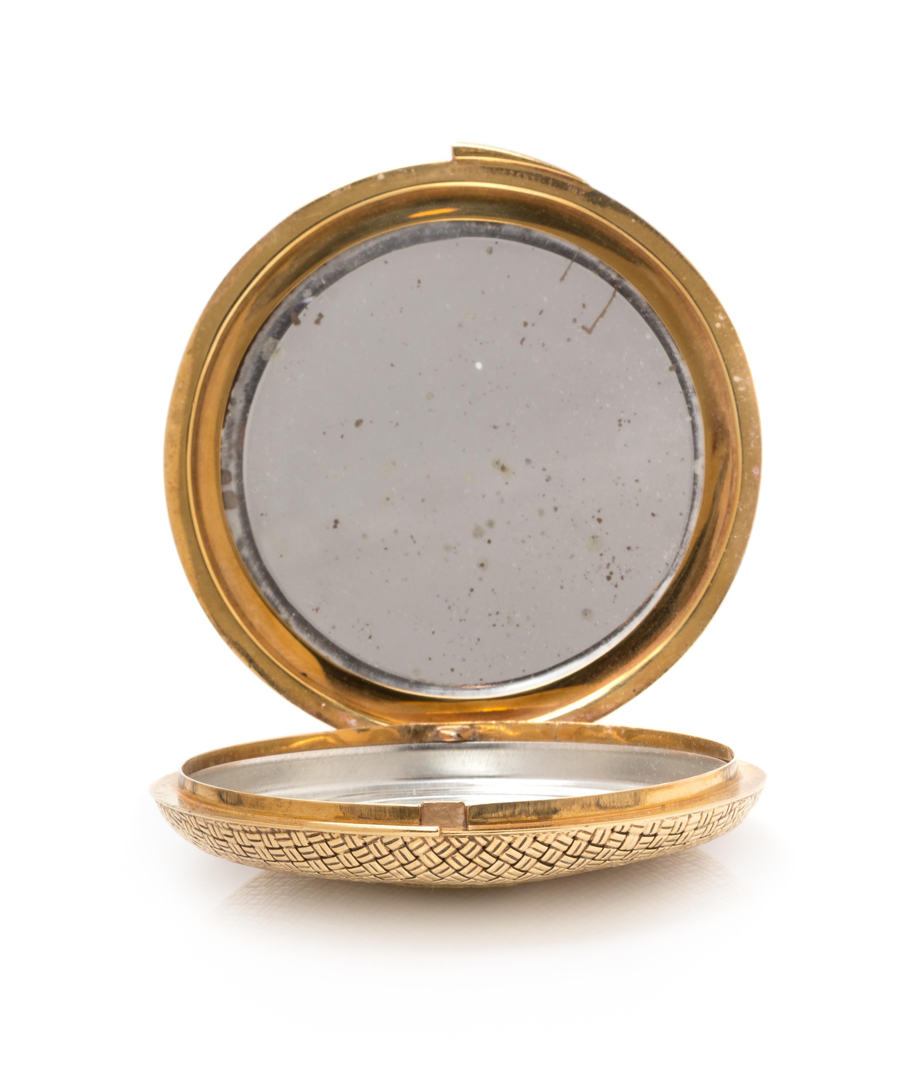 An 18 Karat Yellow Gold Compact, Van Cleef & Arpels, New York, 73.90 dwts.