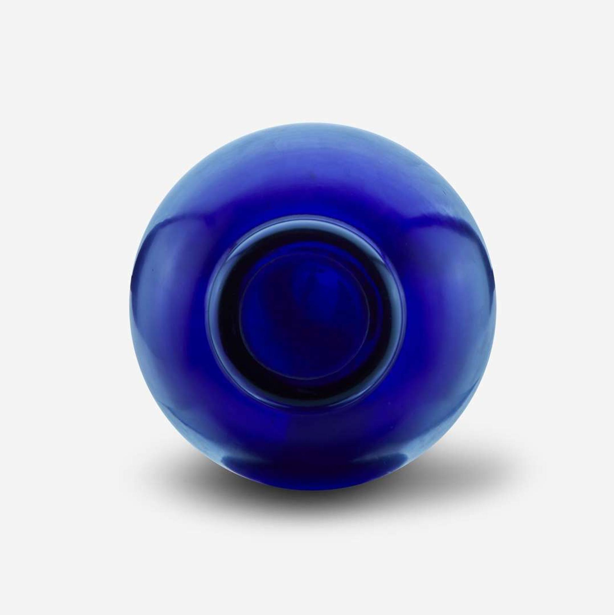 A Chinese cobalt blue glass bottle vase 钴蓝色玻璃天球瓶
