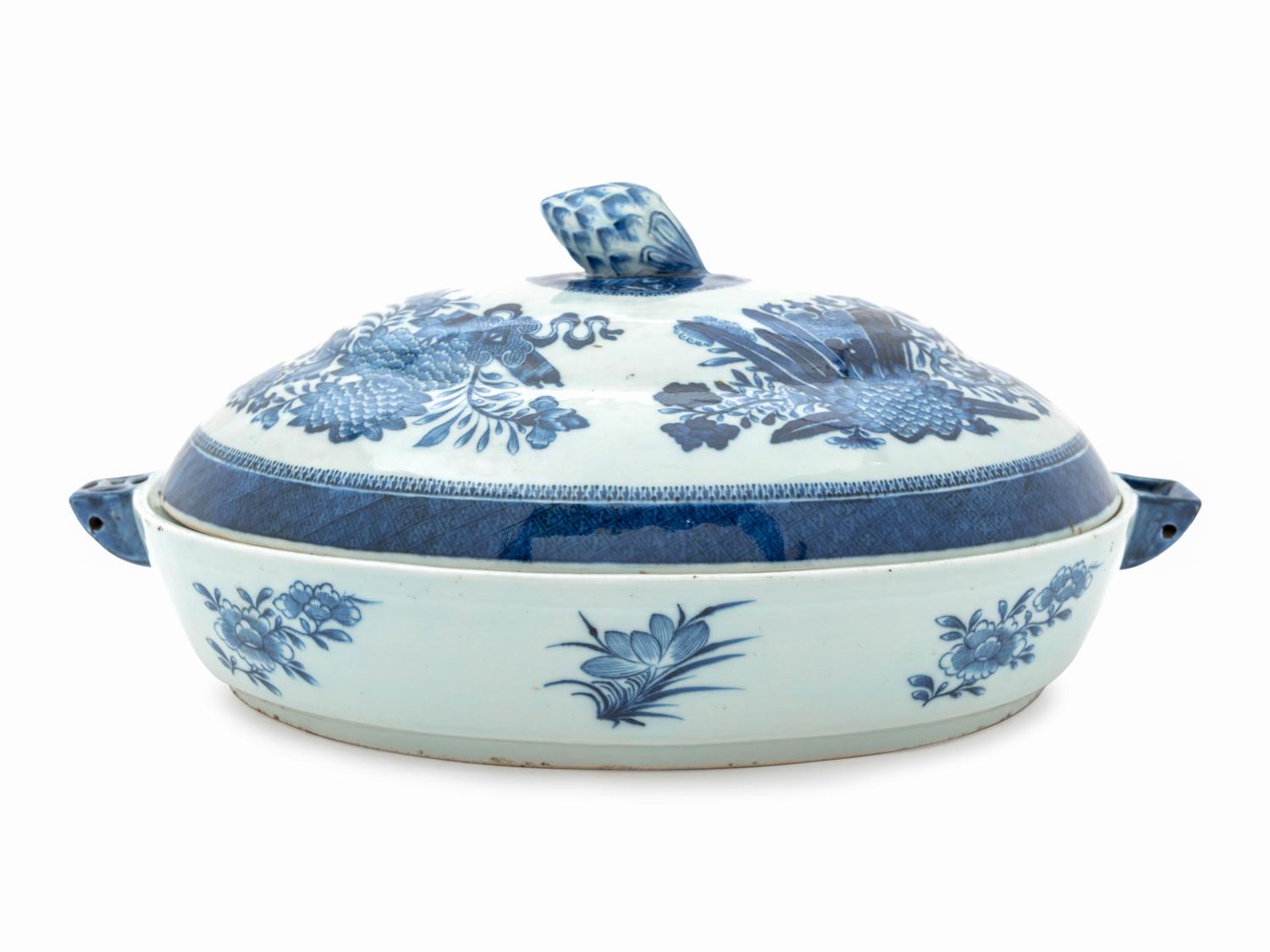 A Chinese Export Blue Fitzhugh Porcelain Covered Entree Dish