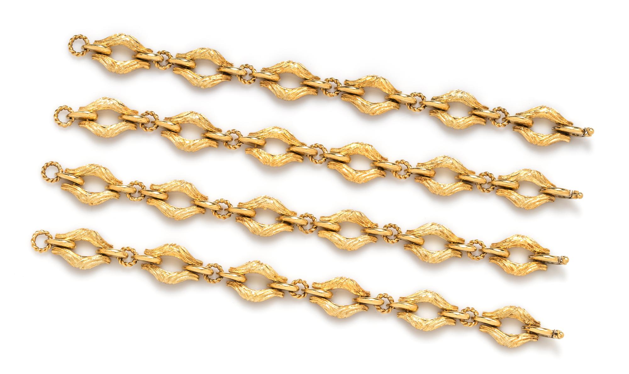 An 18 Karat Yellow Gold Convertible Longchain Necklace/Bracelet, Italian, 82.10 dwts.