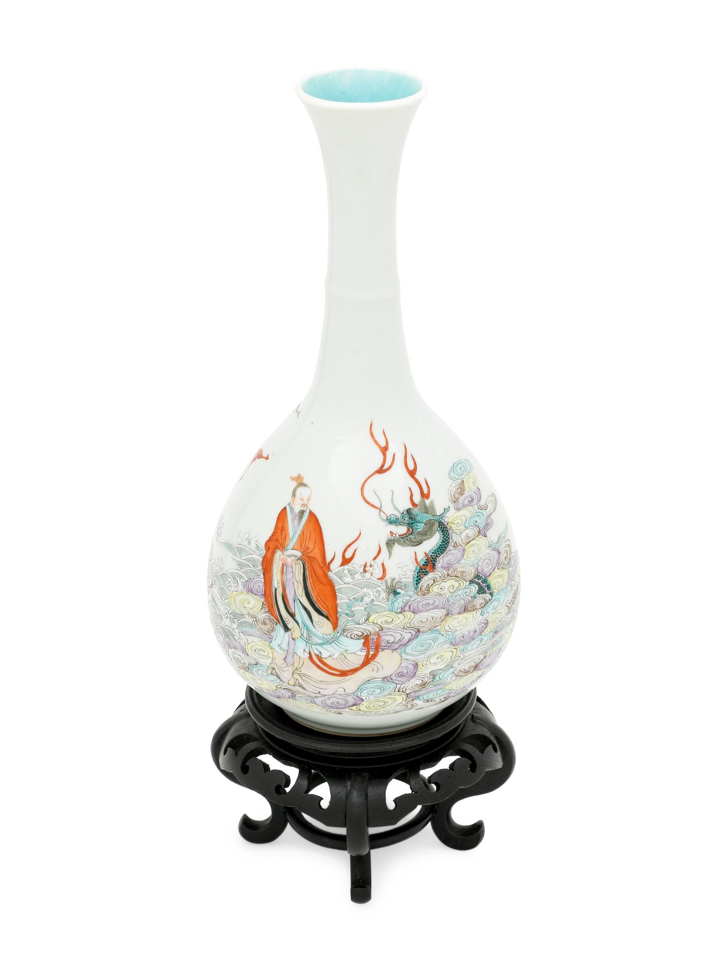 A Famille Rose Porcelain 'Immortals' Vase