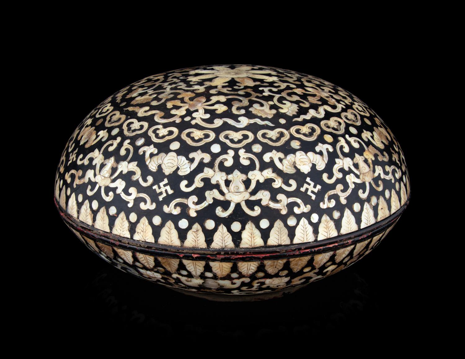 A Mother-of-Pearl Inlaid Black Lacquered Covered Box