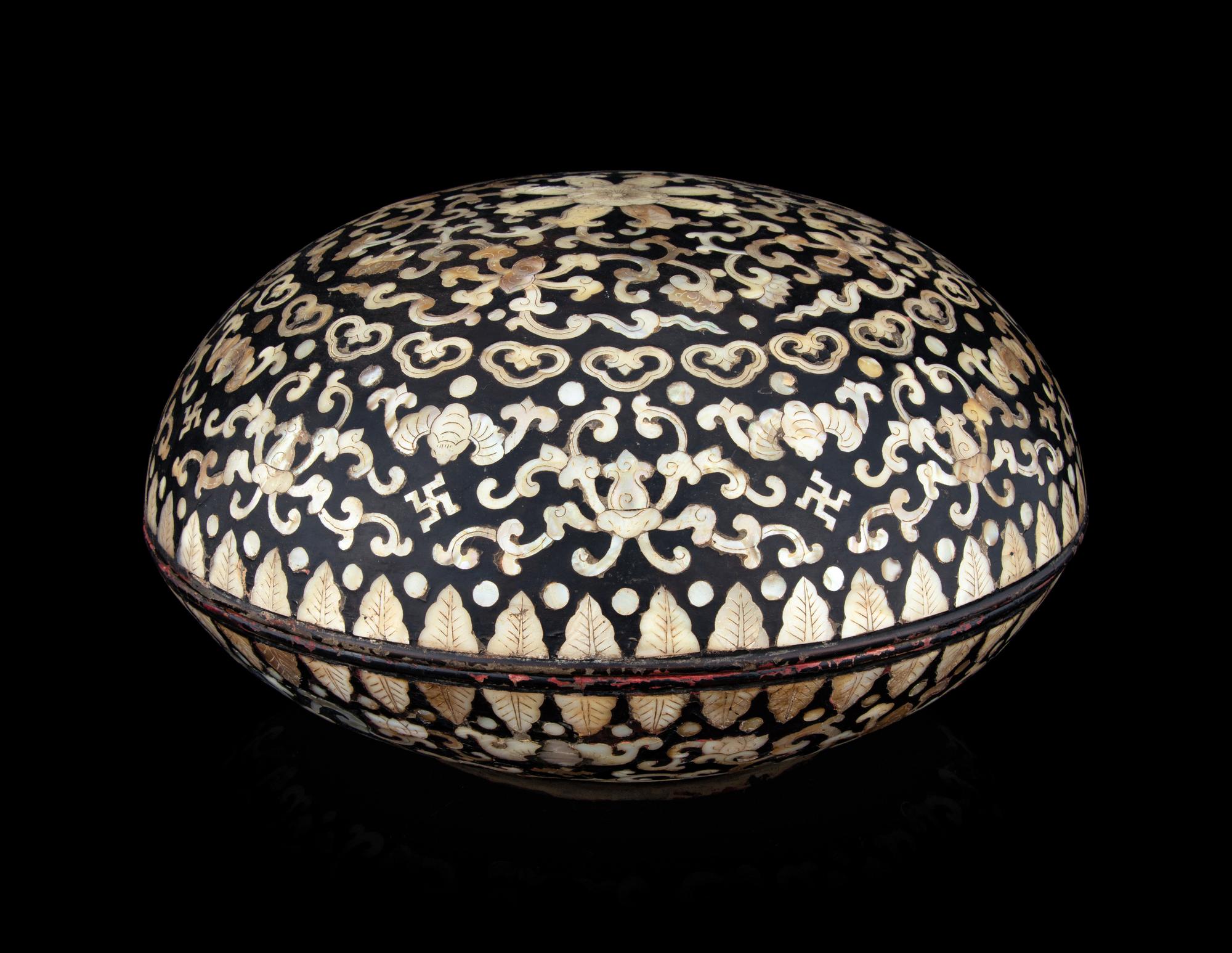 A Mother-of-Pearl Inlaid Black Lacquered Covered Box