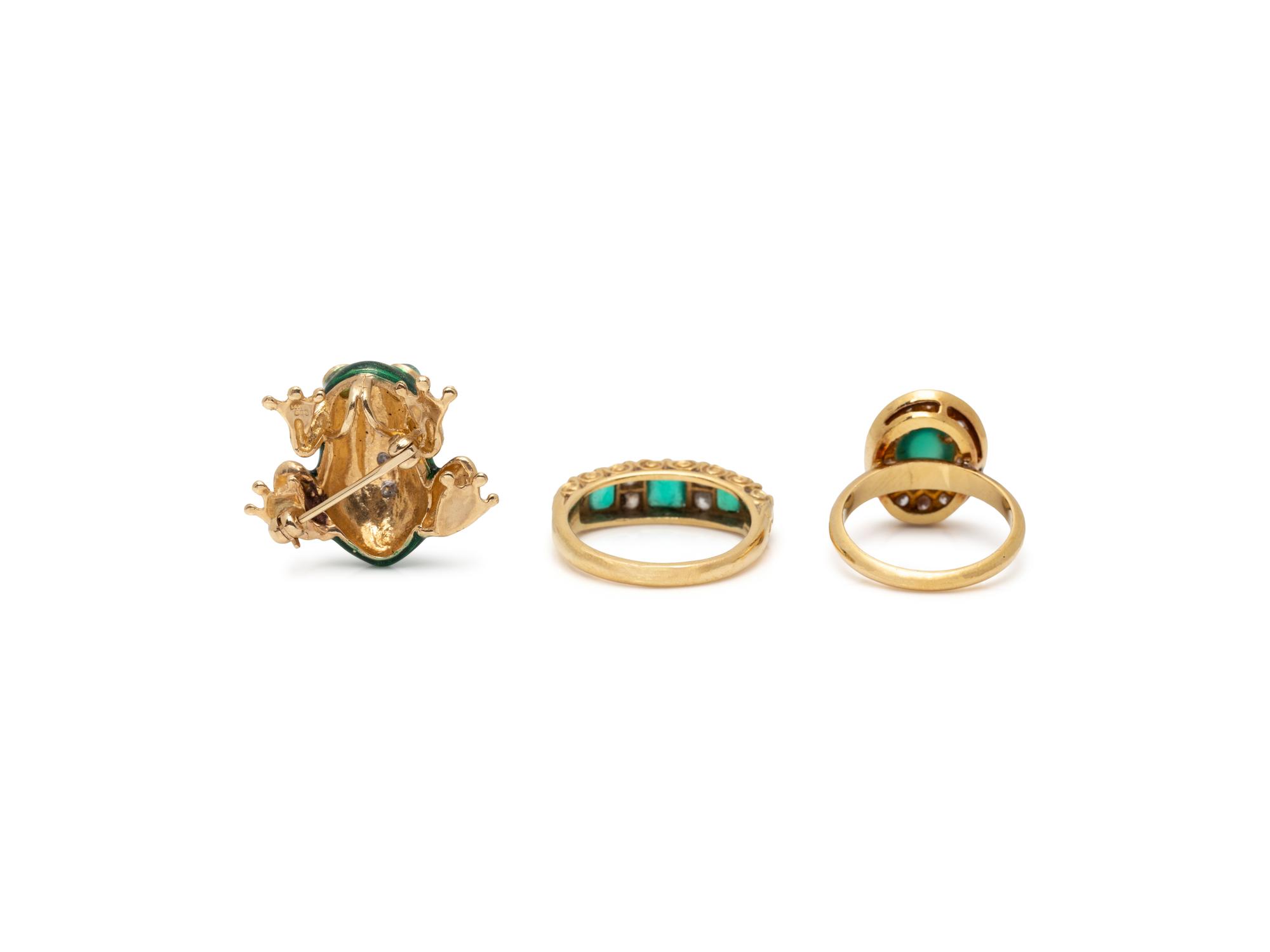 A COLLECTION OF YELLOW GOLD, DIAMOND, AND GREEN GEMSTONE JEWELRY