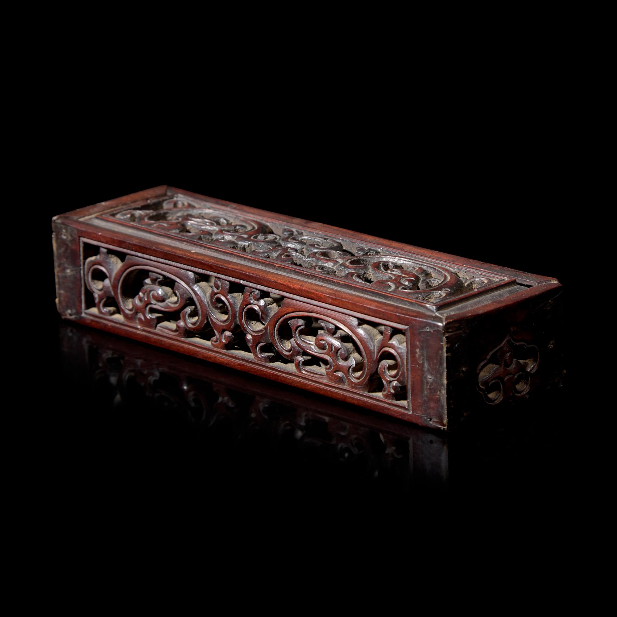 A Chinese Reticulated Hardwood Perfumier, 19th Century or Earlier 清中期 紅木鏤雕龍紋香盒