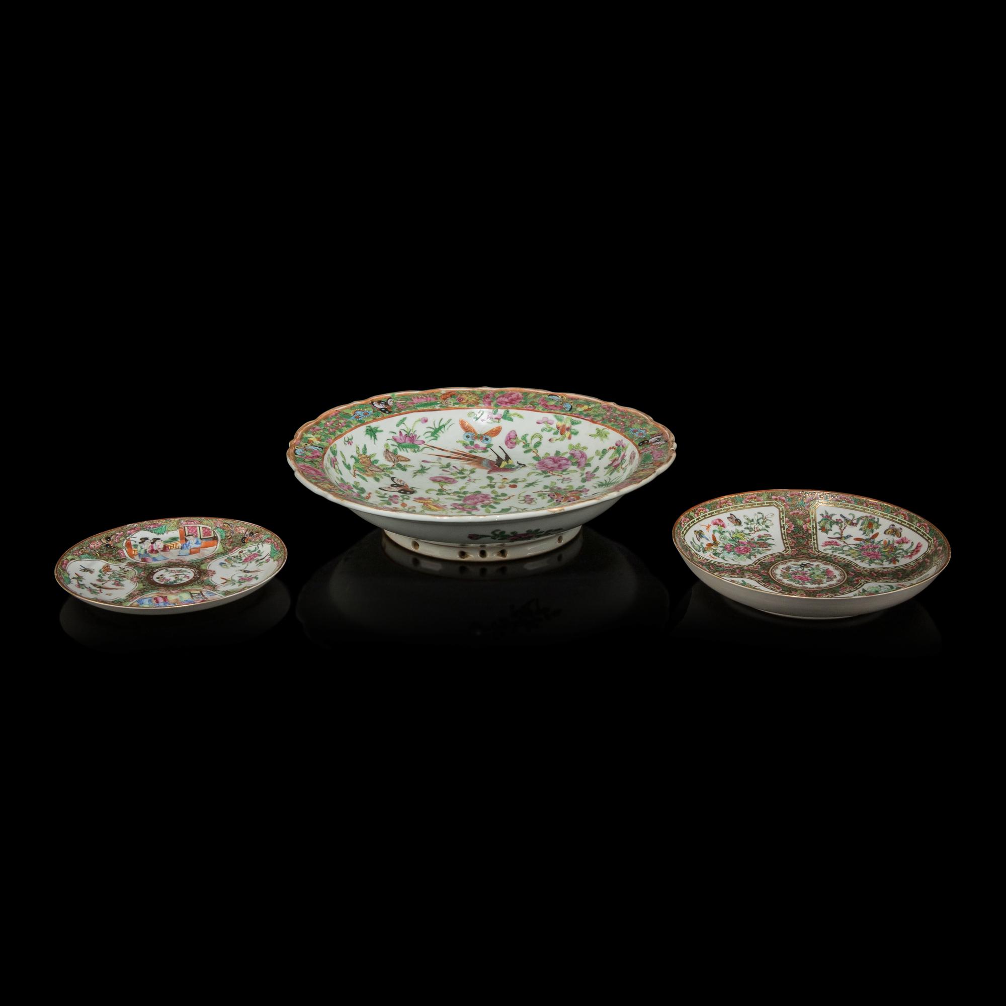 A Group of Eight Assorted Chinese Rose Medallion Dishes and a Charger, Second Half 19th Century 清晚期 廣彩賞盤一組八件