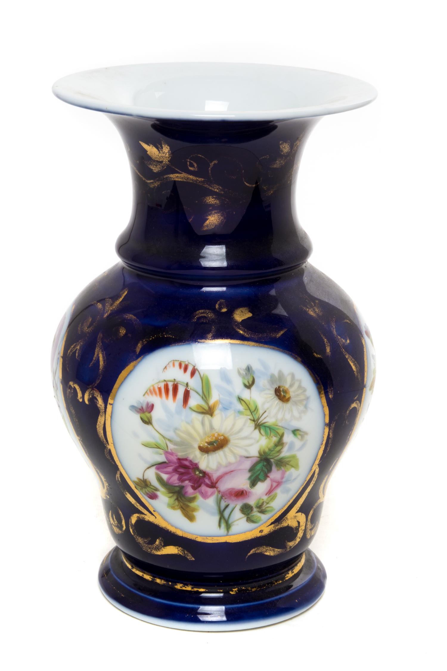 A Continental Porcelain Vase Height 10 1/2 inches. — 19TH/20TH CENTURY