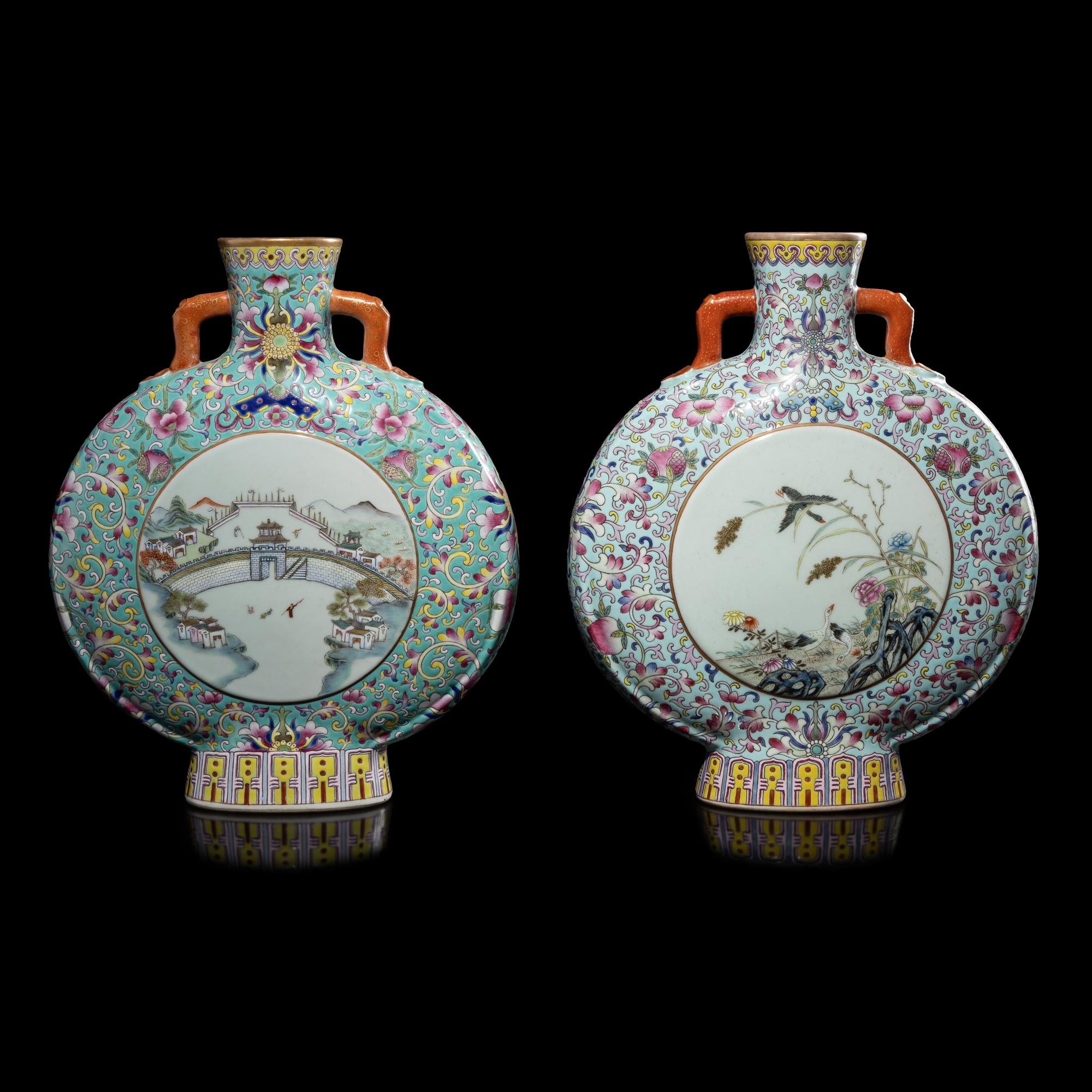 An Associate Pair of Chinese Famille Rose Porcelain Moon Flasks, 20th Century 近代 松石地粉彩抱月瓶一對