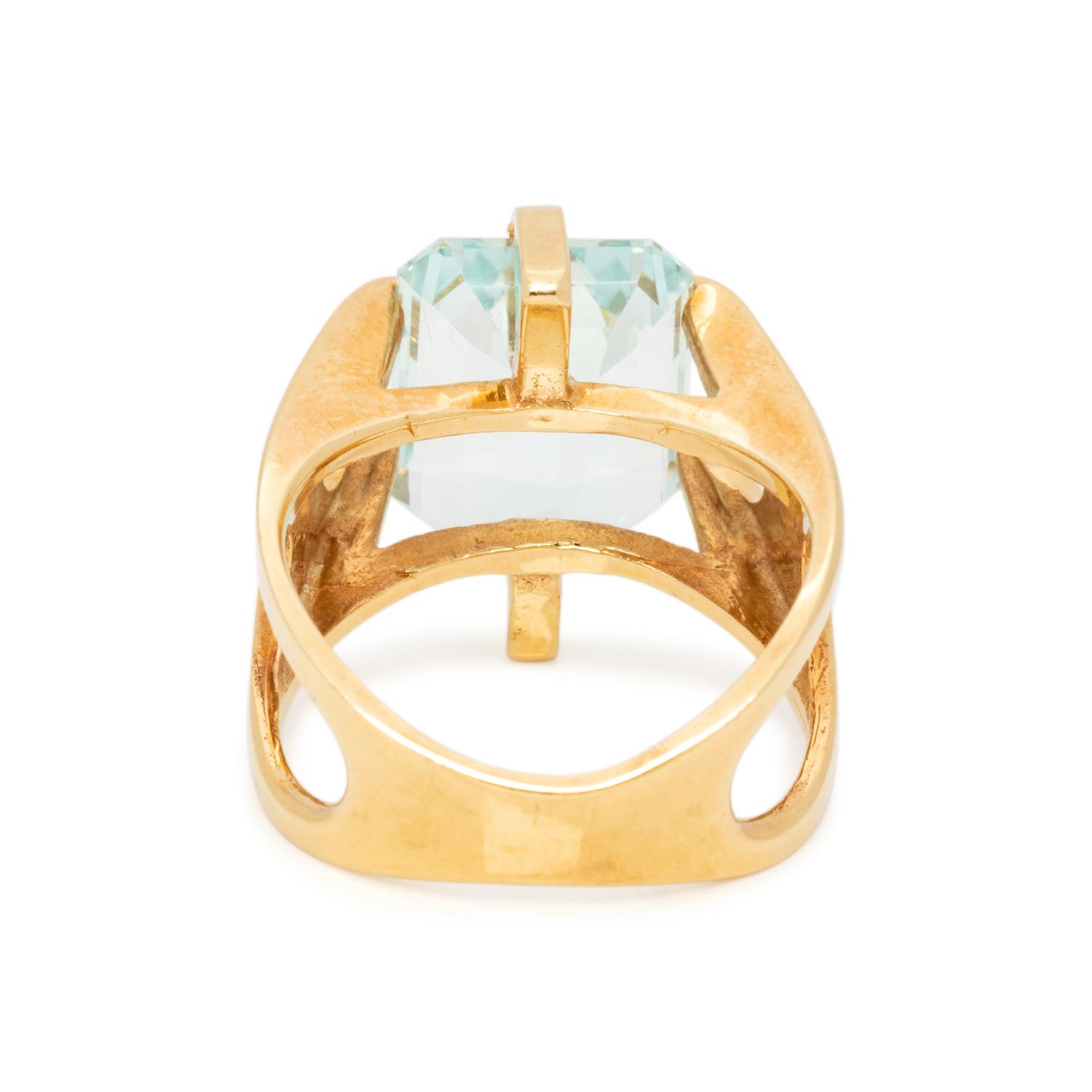 YELLOW GOLD AND AQUAMARINE RING